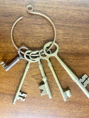 Antique Skeleton Keys Set of 5 on Keyring